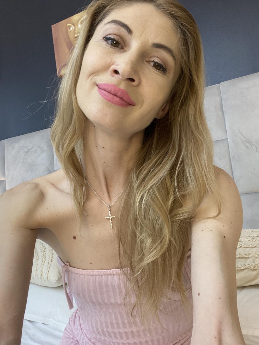 Image of cam model LunaBrice from XloveCam