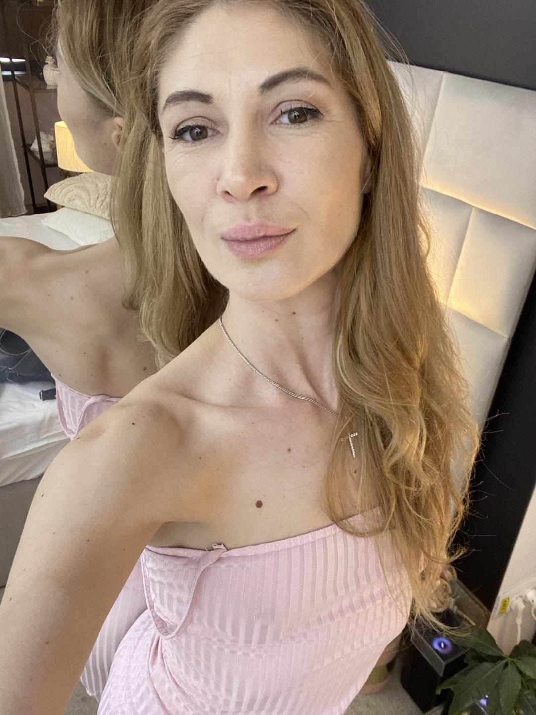 Image of cam model LunaBrice from XloveCam