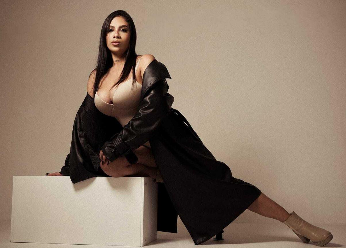 Image of cam model ZaraWildd from XloveCam