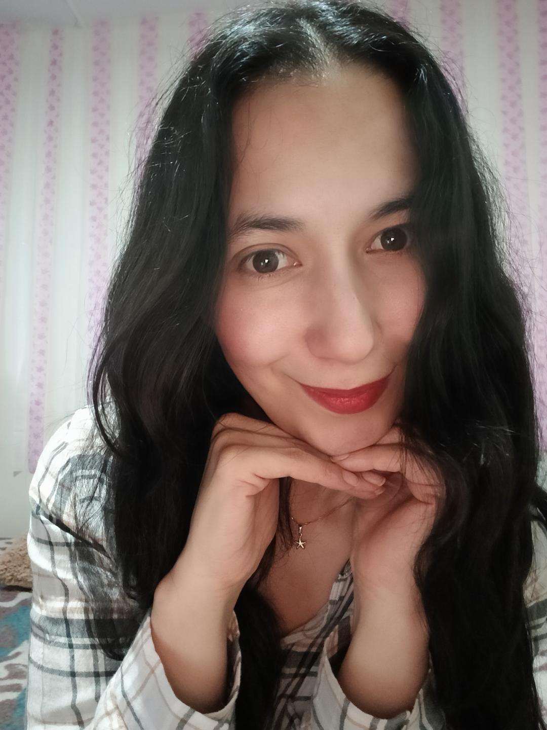 Image of cam model AnneStone from XloveCam