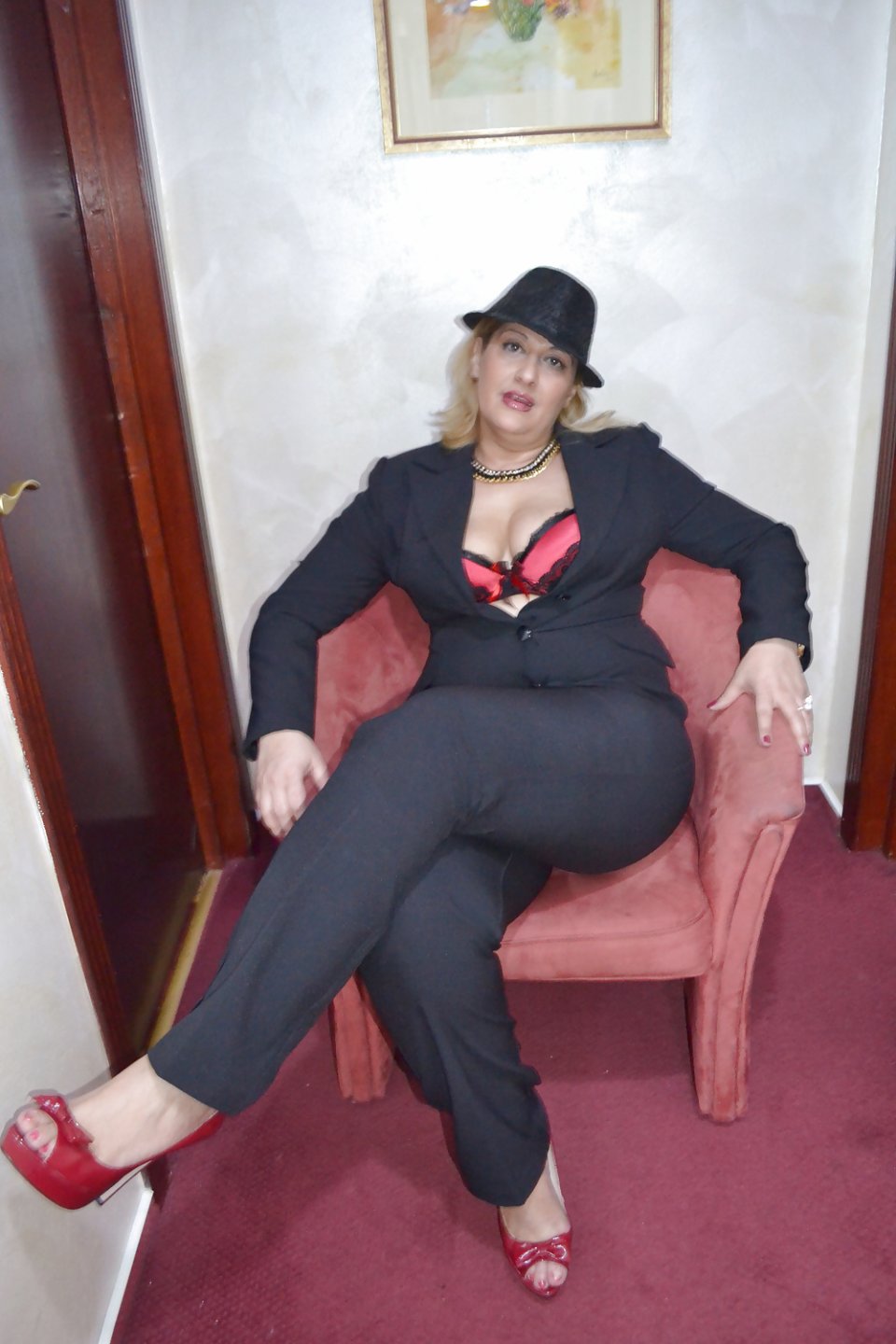 Image of cam model SexyyMilf from XloveCam