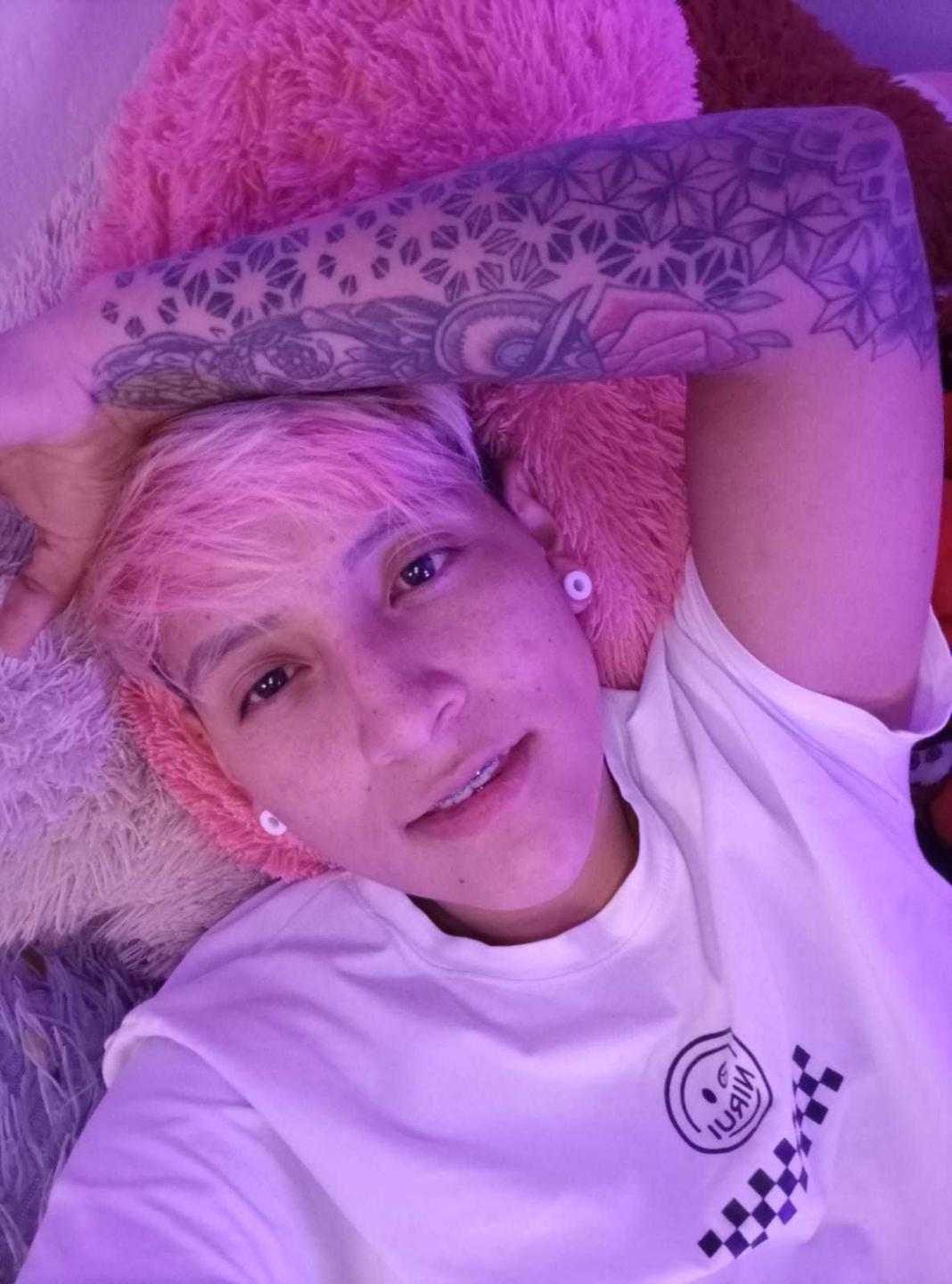 Image of cam model HadeDanny from XloveCam