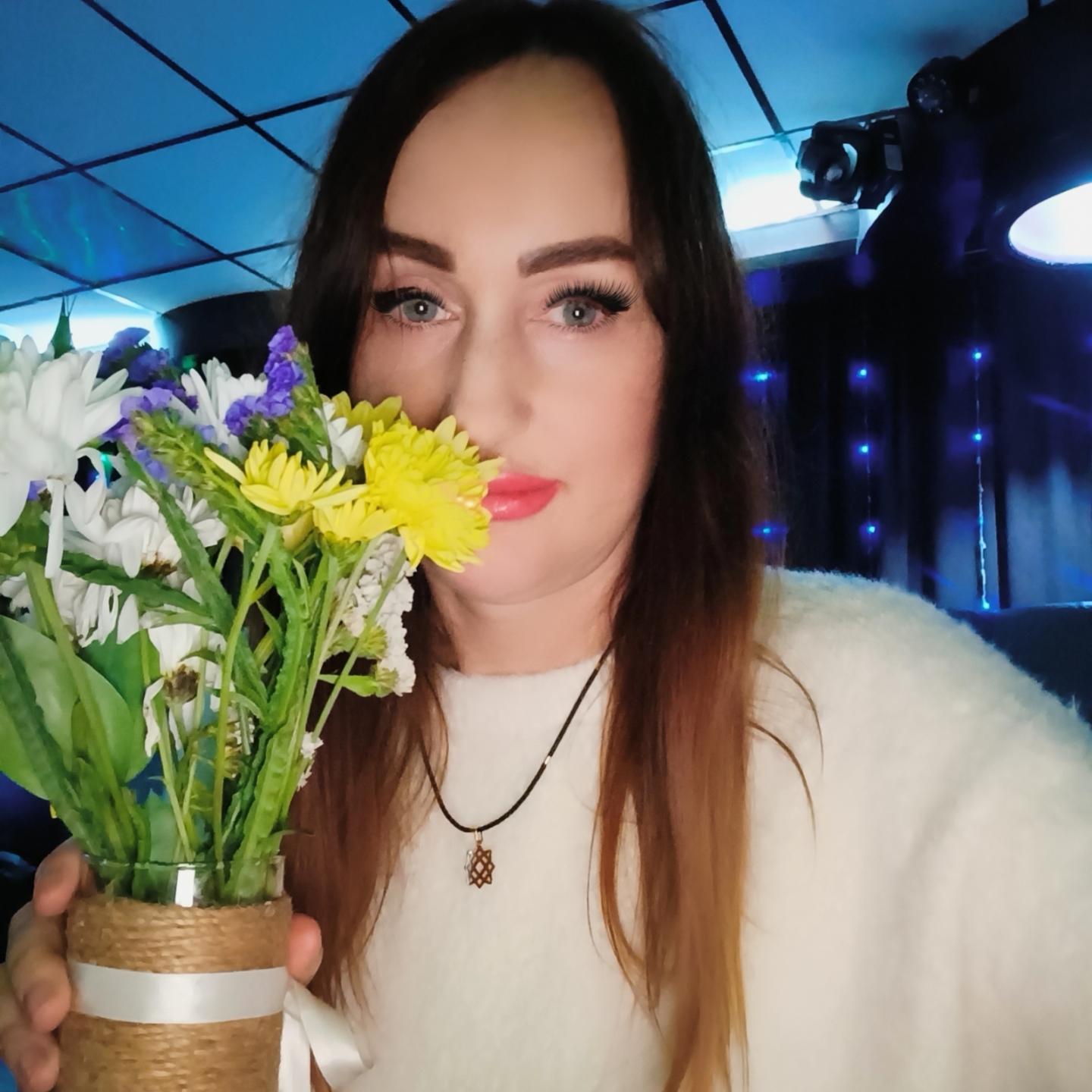 Image of cam model FreyaHott69 from XloveCam