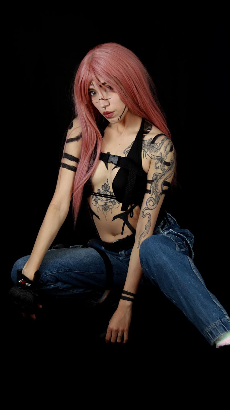 Image of cam model OliviaMonroee from XloveCam