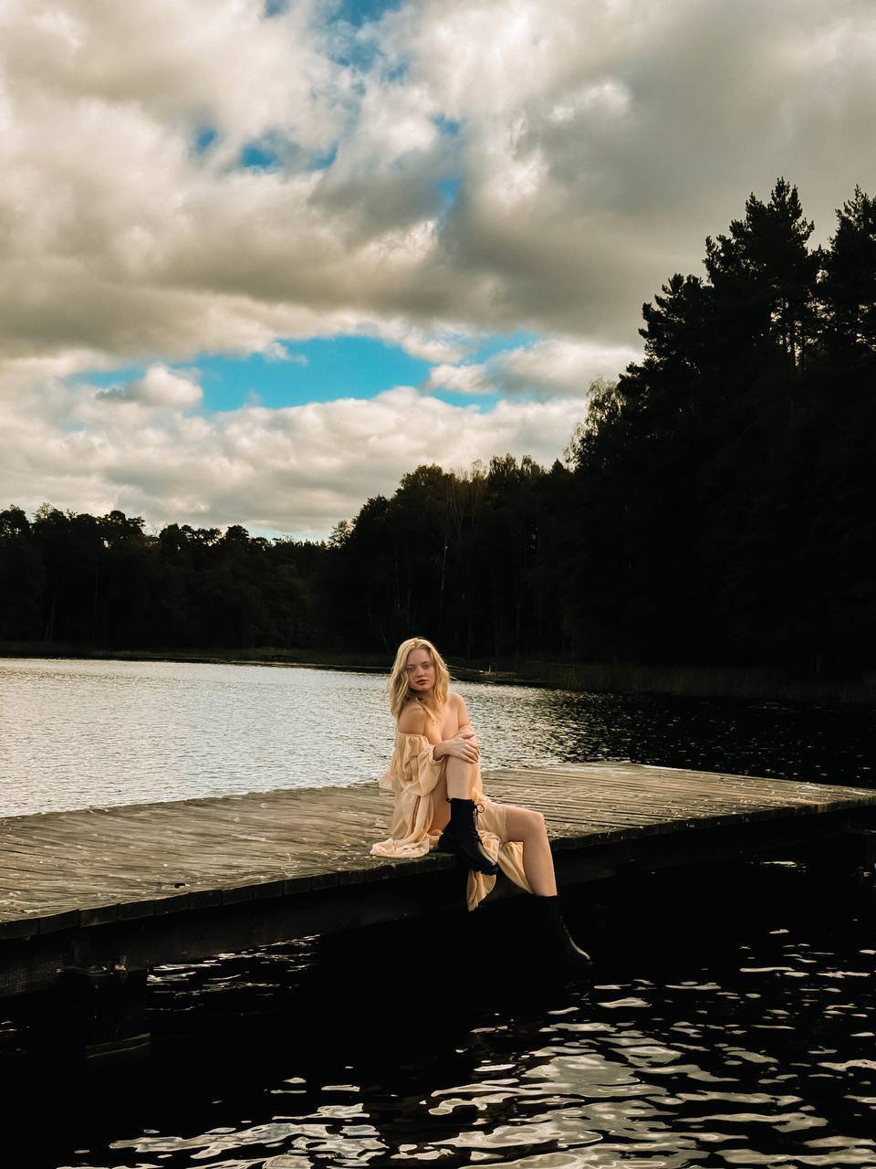 Image of cam model CrystalHope from XloveCam