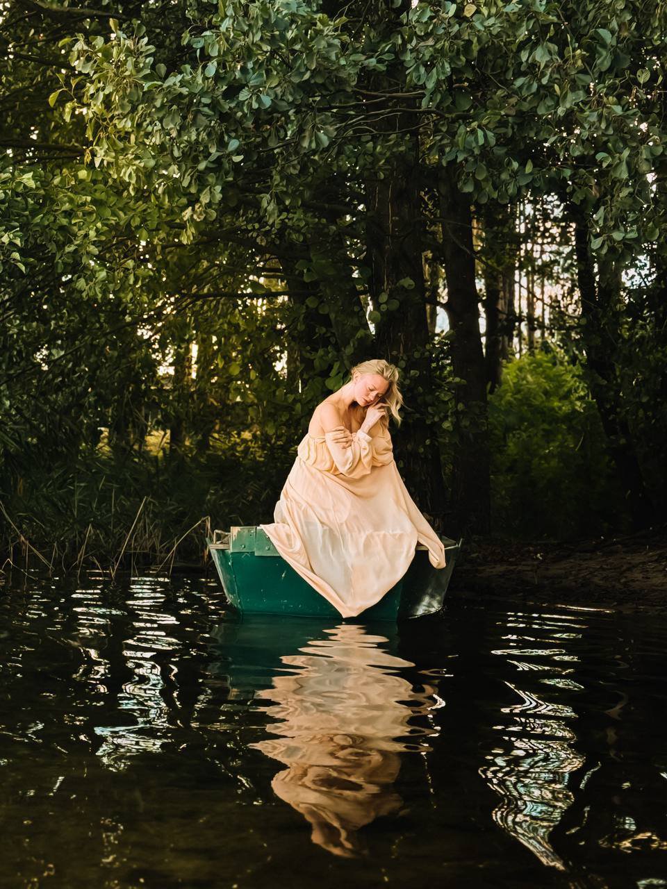 Image of cam model CrystalHope from XloveCam