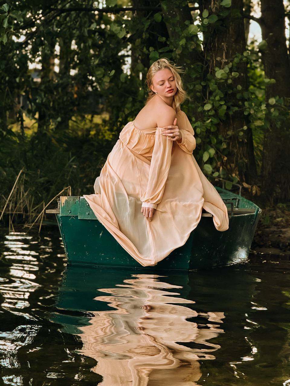 Image of cam model CrystalHope from XloveCam