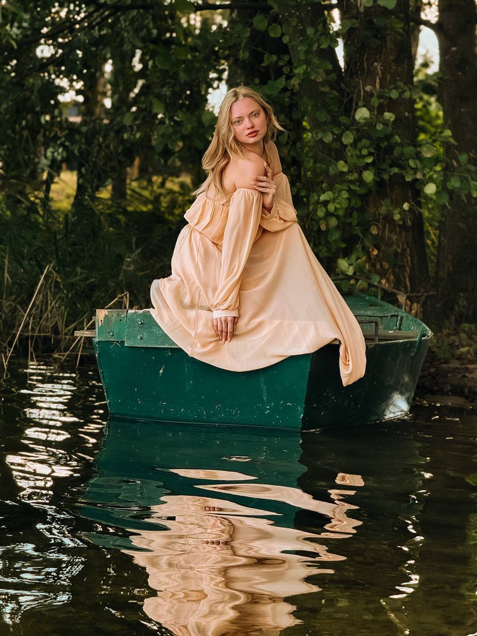 Image of cam model CrystalHope from XloveCam