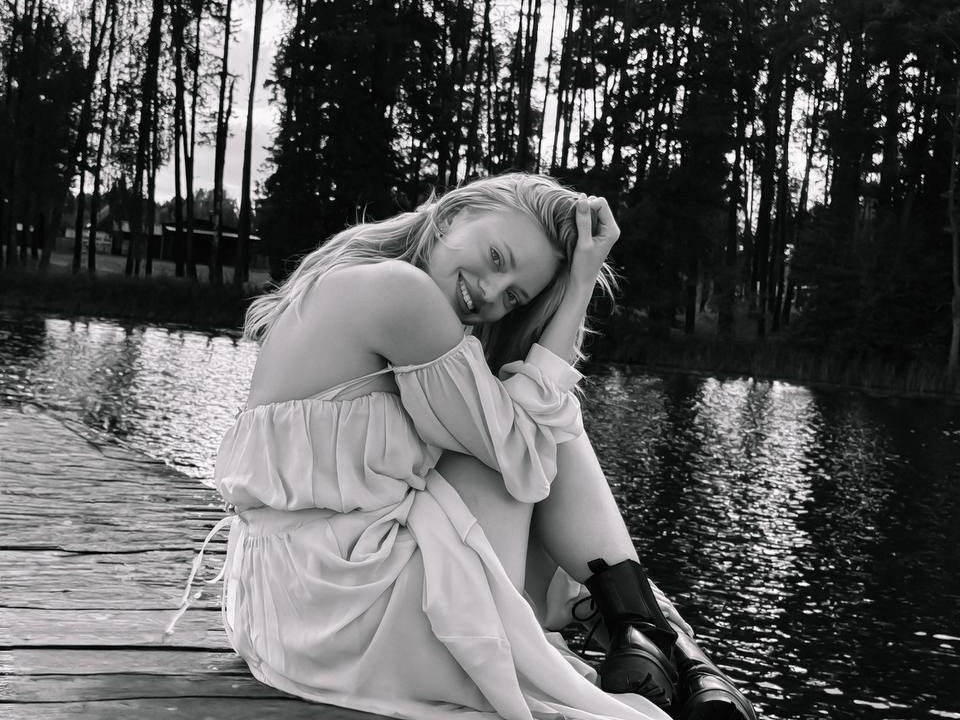 Image of cam model CrystalHope from XloveCam