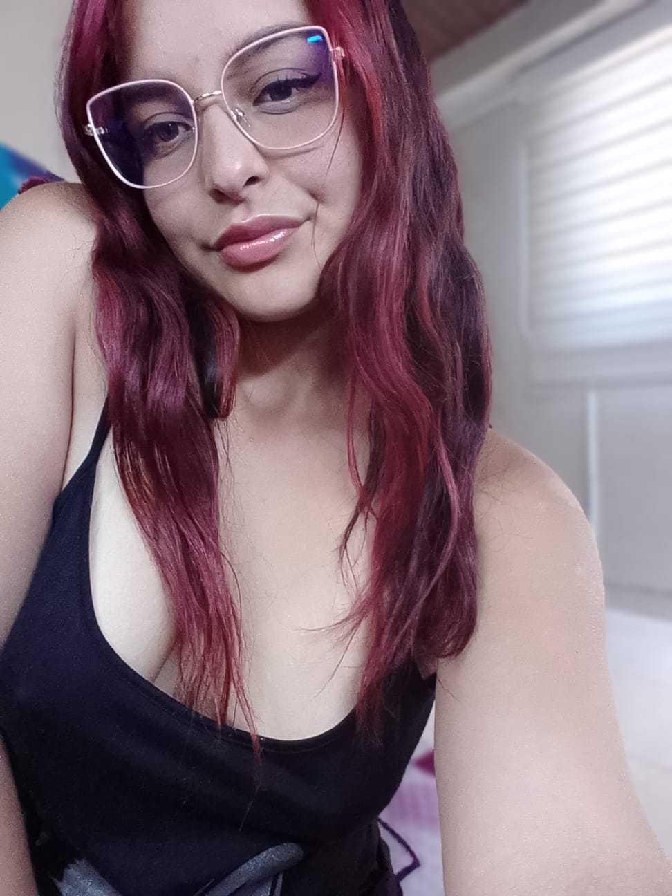 Image of cam model SaraAndMarilyn69 from XloveCam