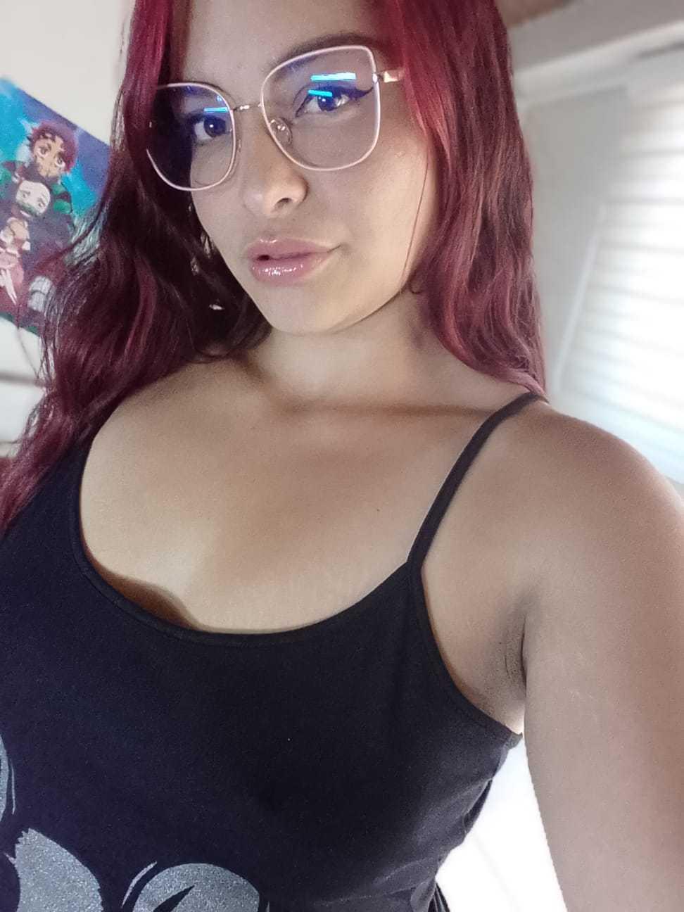 Image of cam model SaraAndMarilyn69 from XloveCam