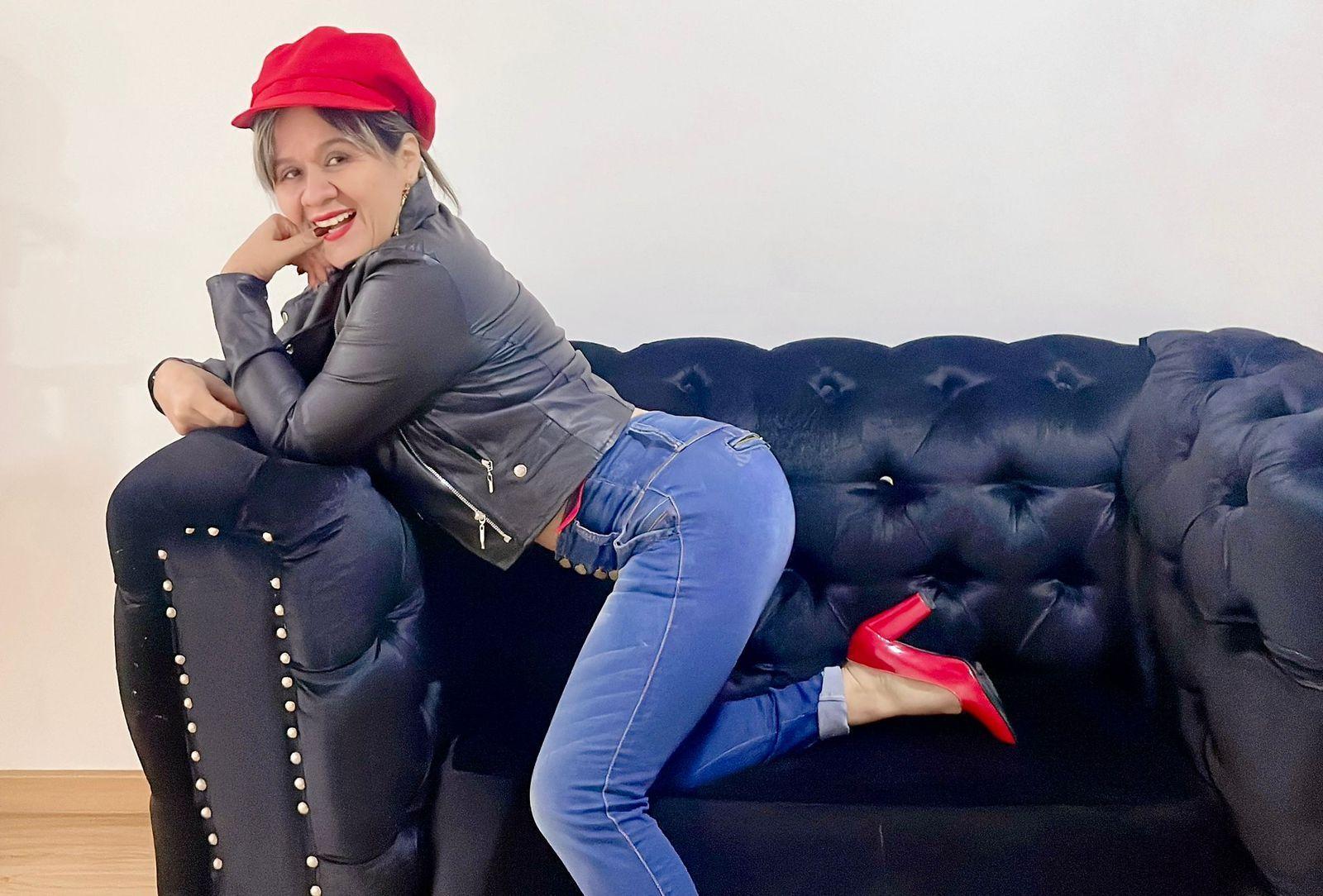 Image of cam model SophySheikh from XloveCam