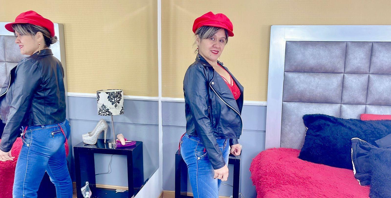 Image of cam model SophySheikh from XloveCam