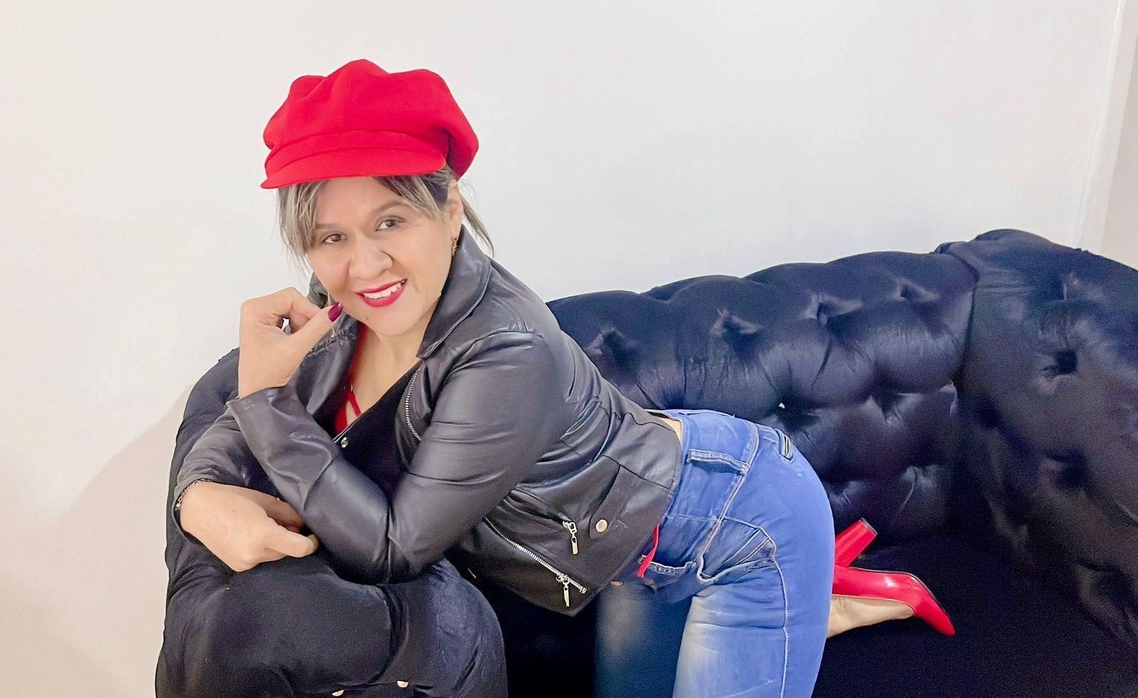 Image of cam model SophySheikh from XloveCam