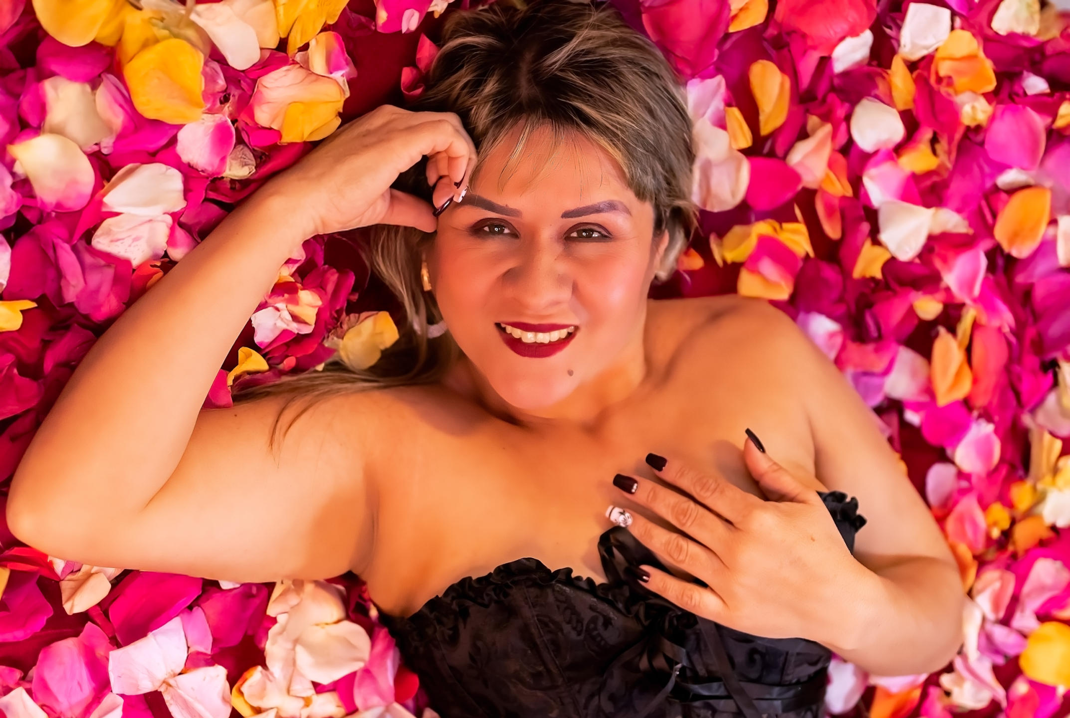 Image of cam model SophySheikh from XloveCam