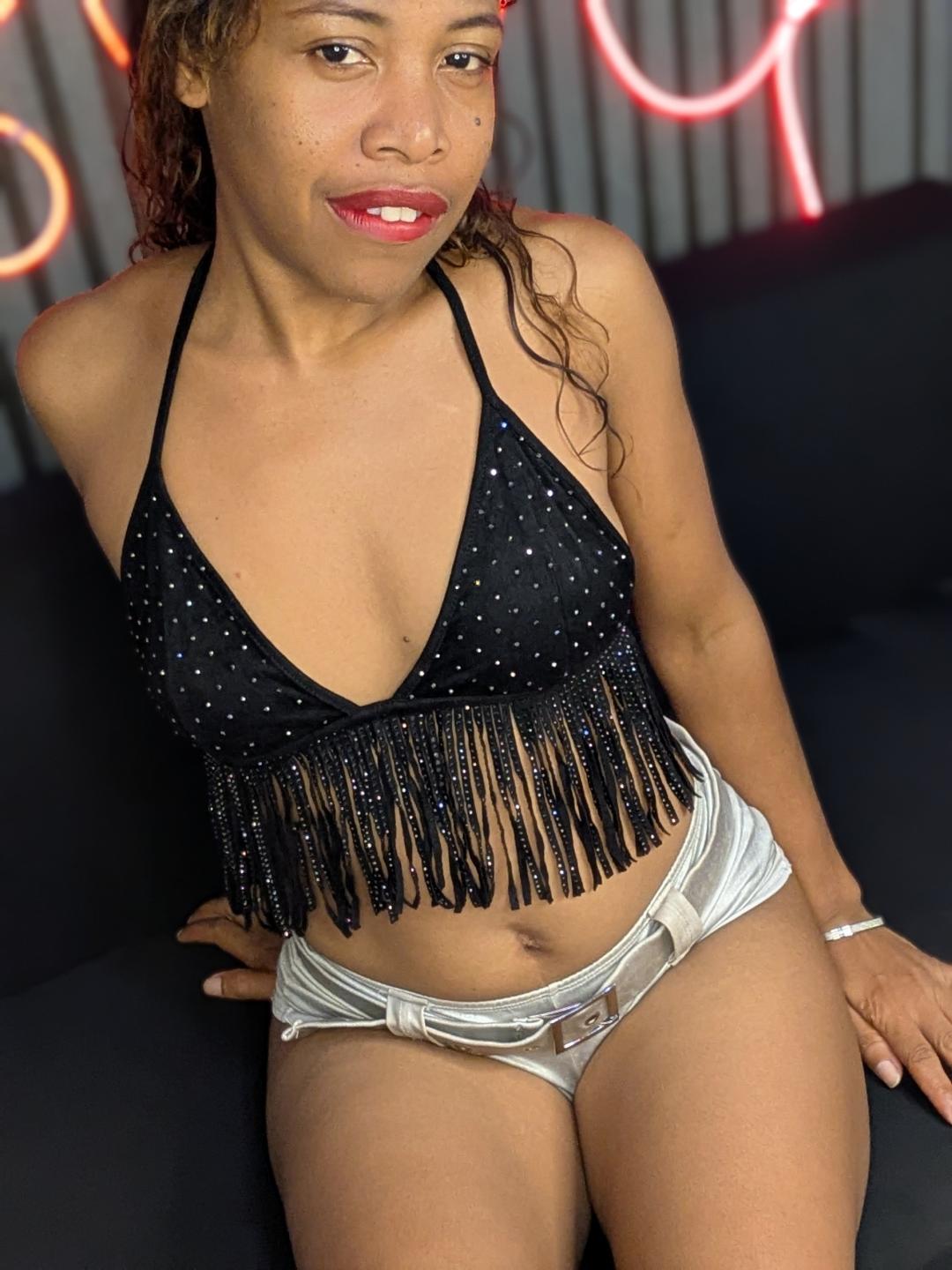 Image of cam model OpheliaVayne from XloveCam