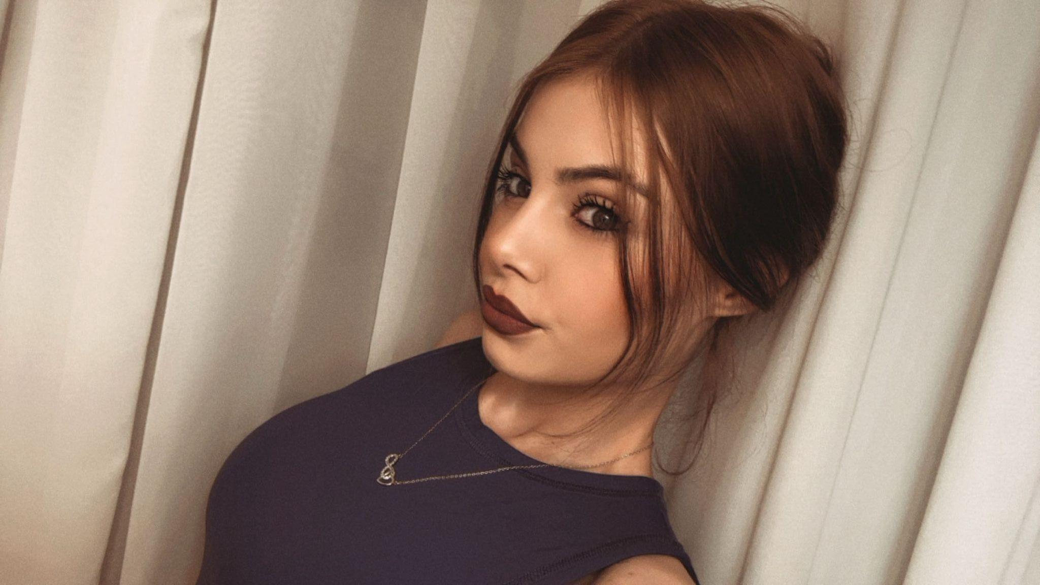 Image of cam model SweetGiggles69 from XloveCam