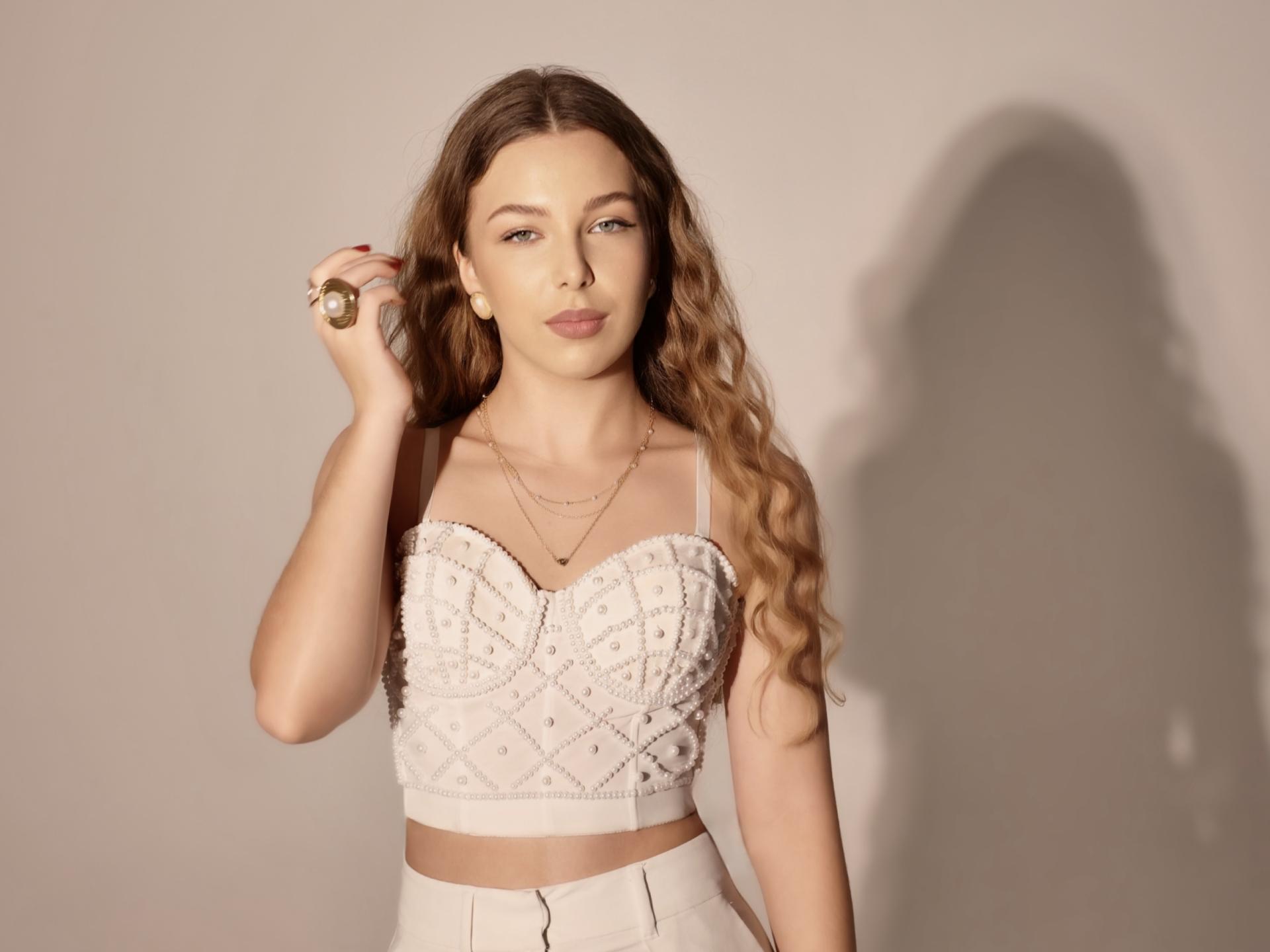 Image of cam model LilyBlake from XloveCam