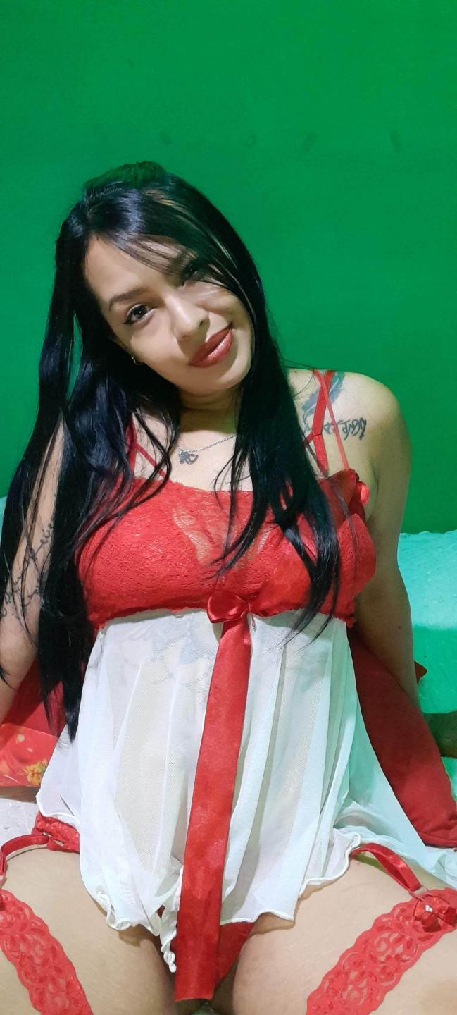 Image of cam model ScarletReign from XloveCam