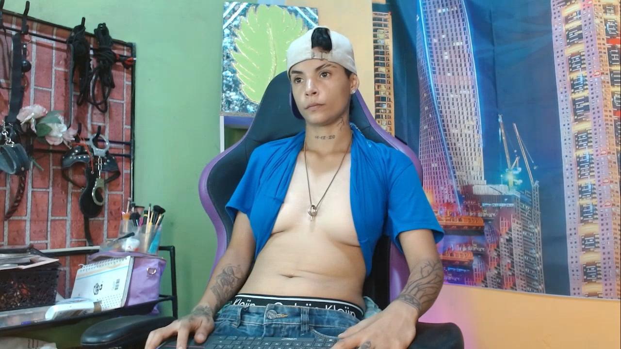 Image of cam model PrettyAndCrazy from XloveCam