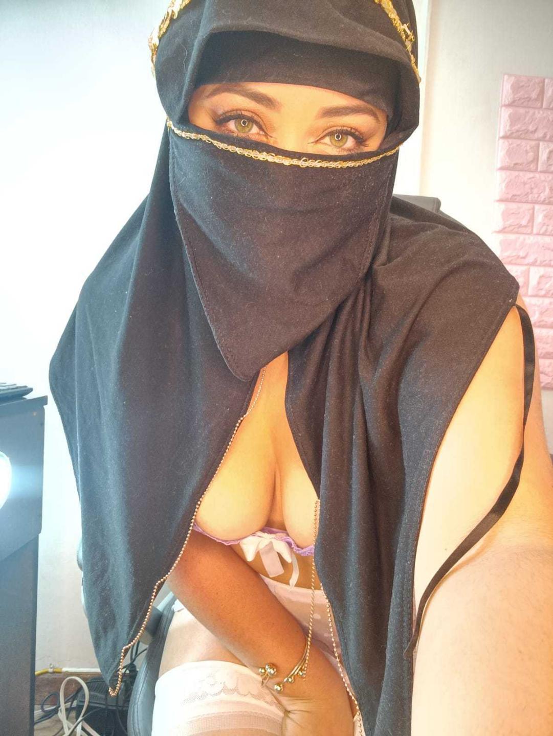 Image of cam model ZahraJalid from XloveCam