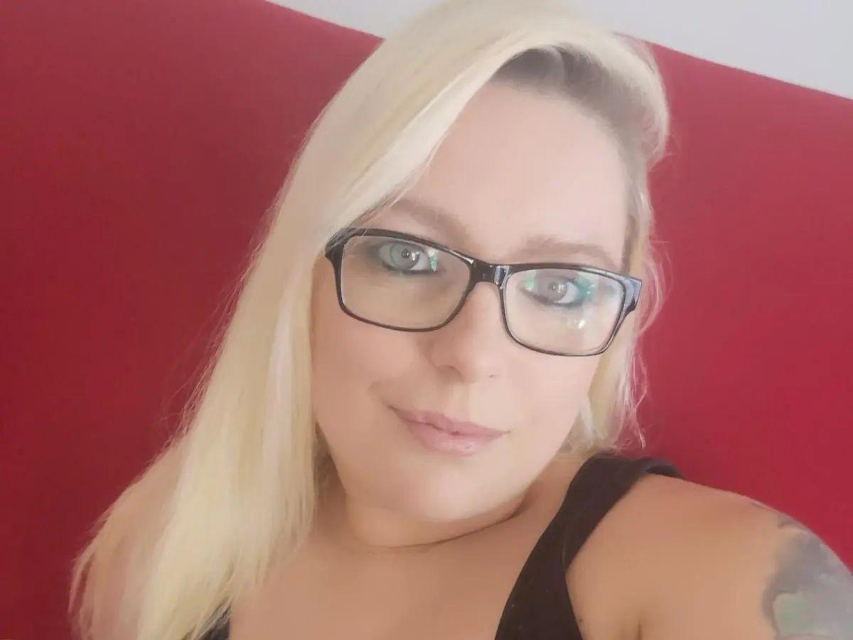 Image of cam model Sweet-Butterfly-hot from XloveCam