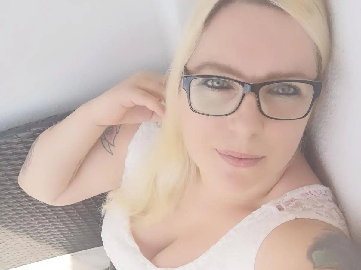 Image of cam model Sweet-Butterfly-hot from XloveCam