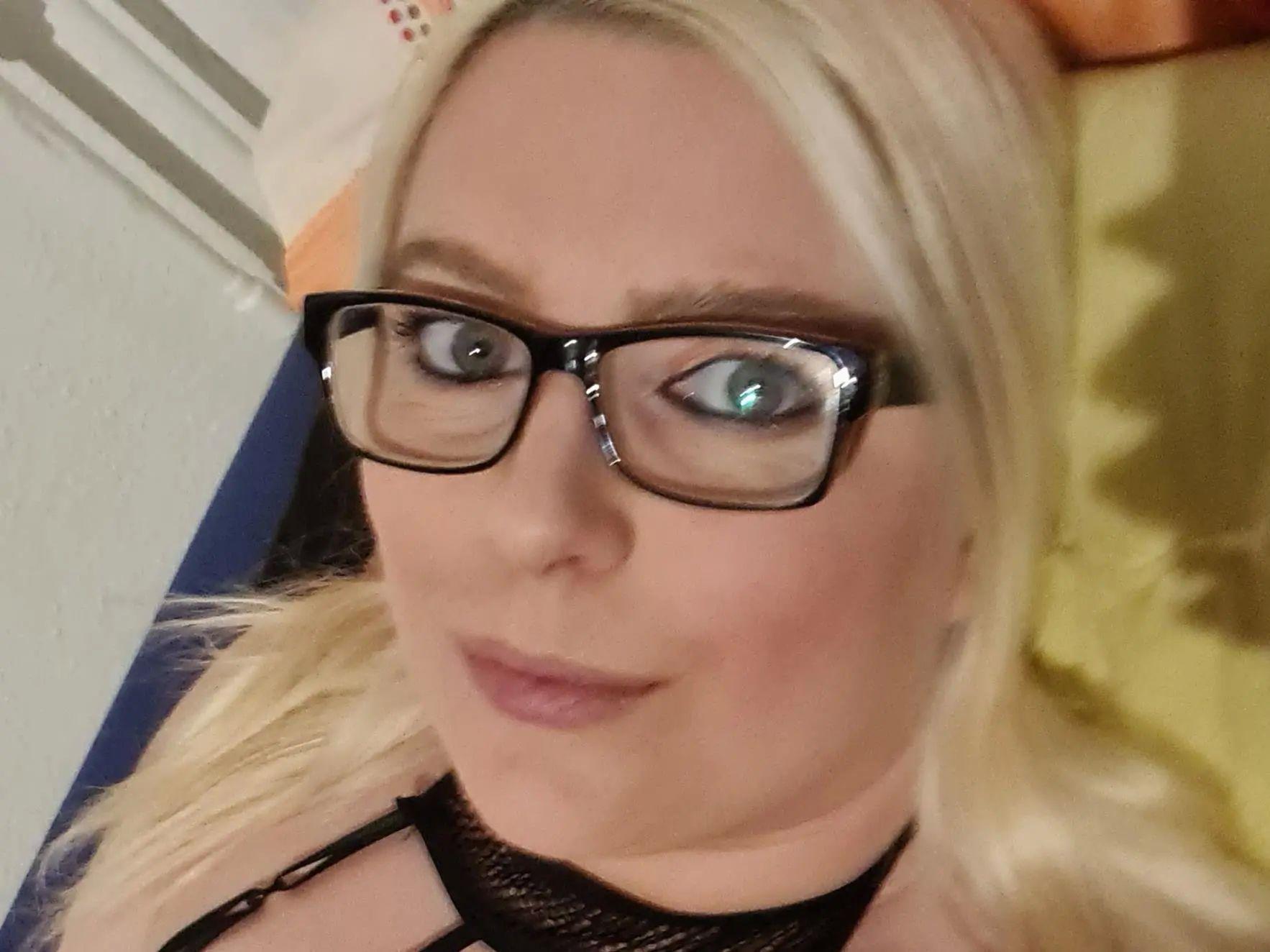 Image of cam model Sweet-Butterfly-hot from XloveCam