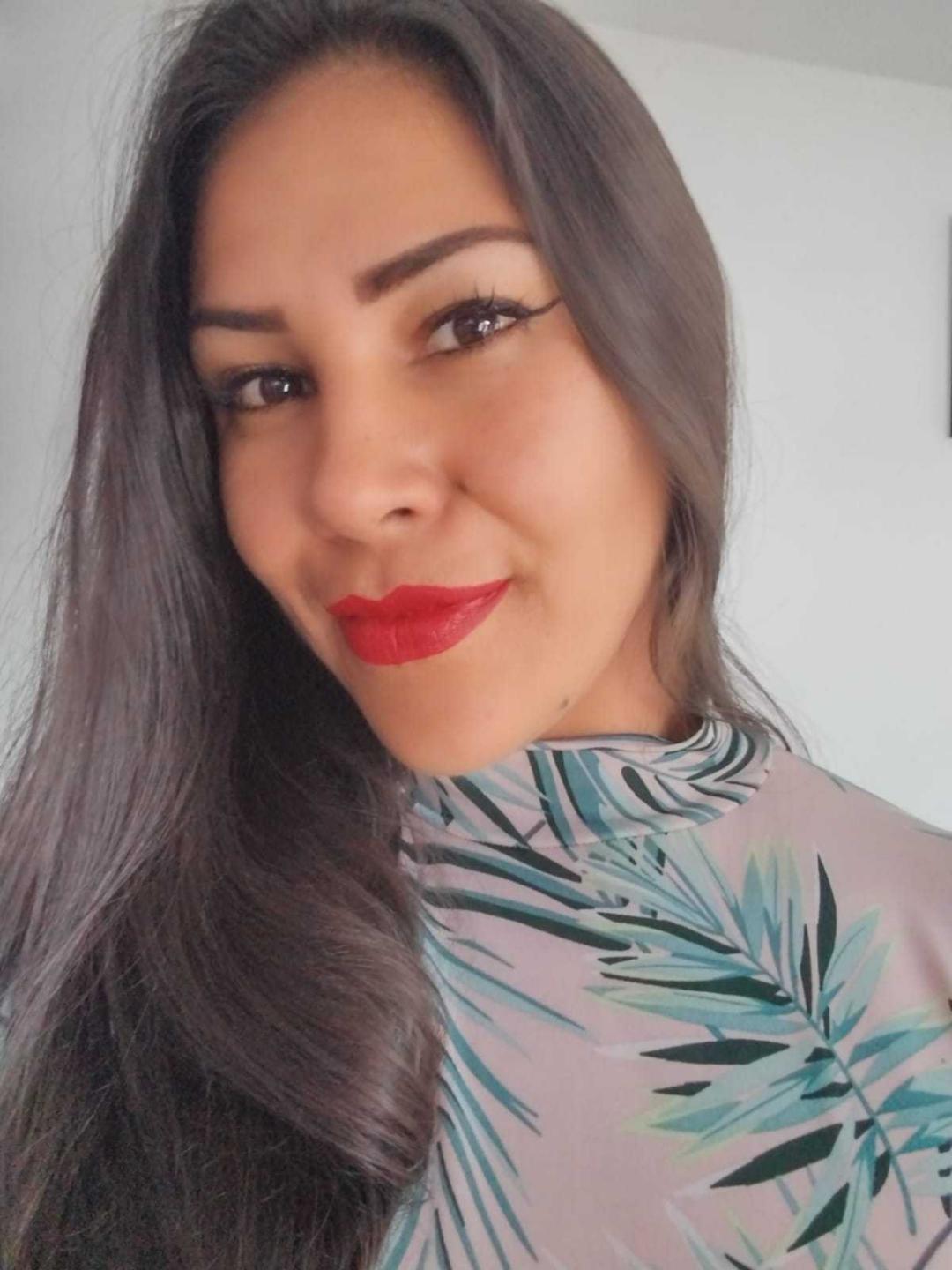 Image of cam model KimmyHolleshot from XloveCam