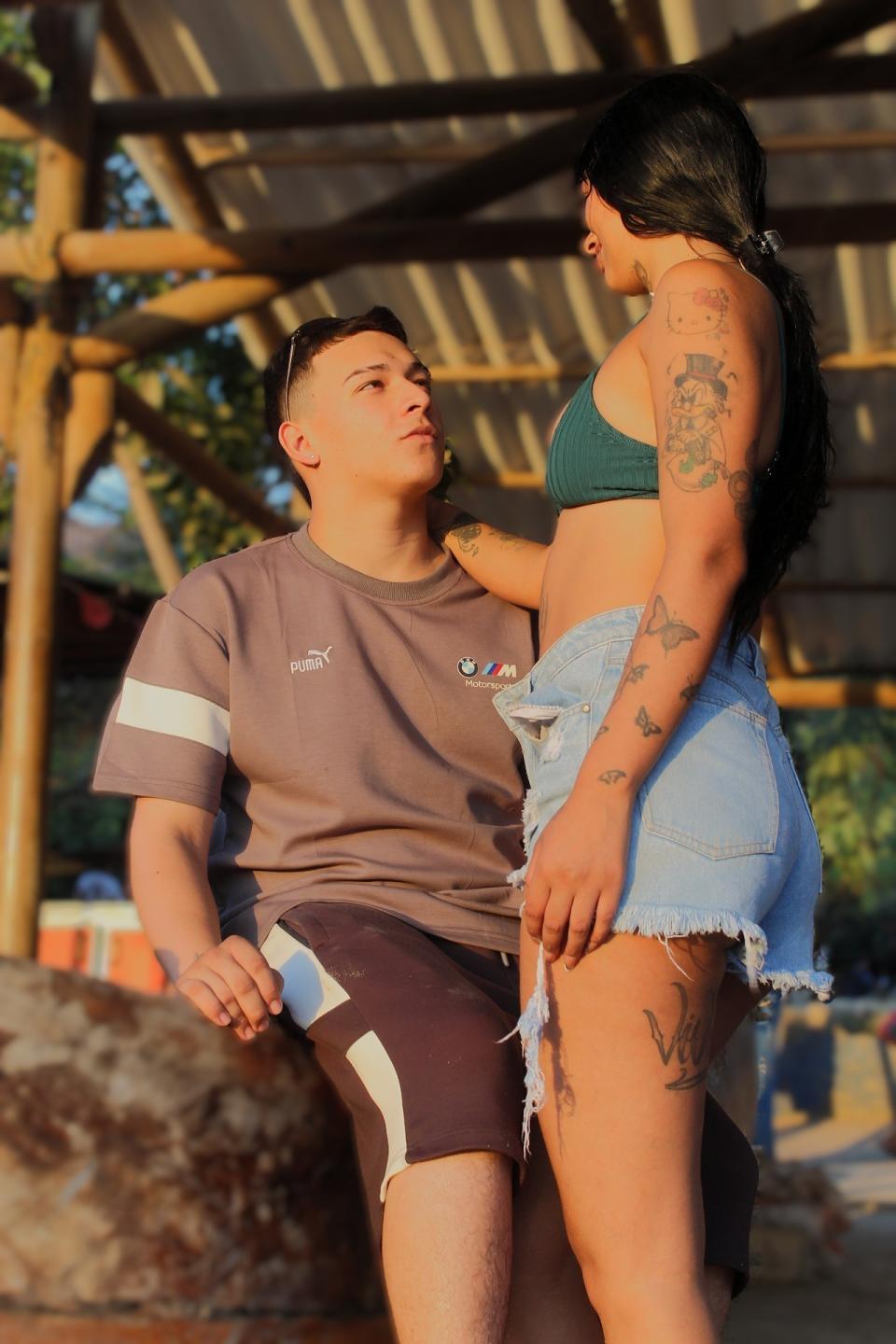 Image of cam model ZairaAndres from XloveCam