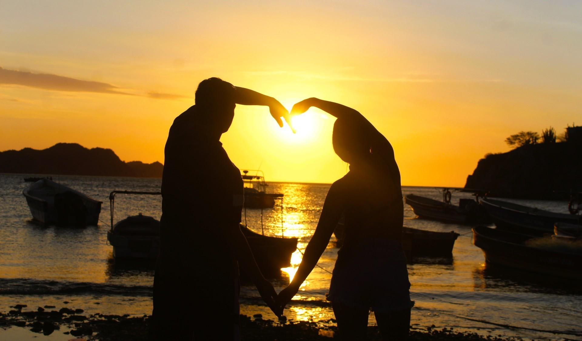 Image of cam model ZairaAndres from XloveCam