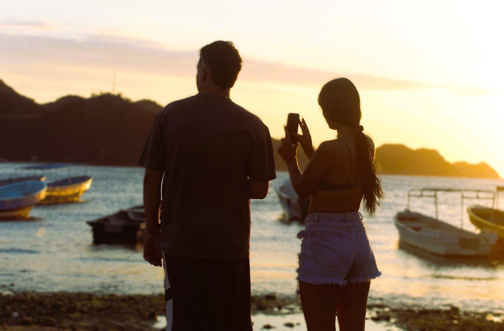 Image of cam model ZairaAndres from XloveCam