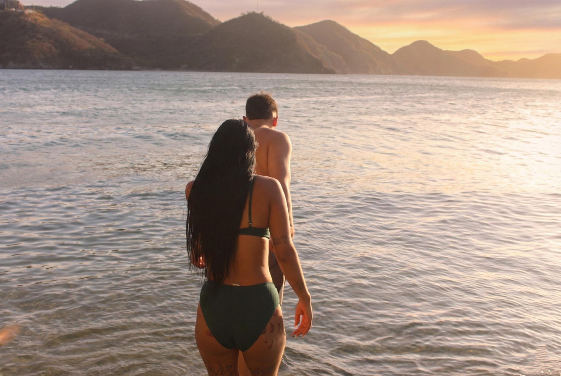 Image of cam model ZairaAndres from XloveCam