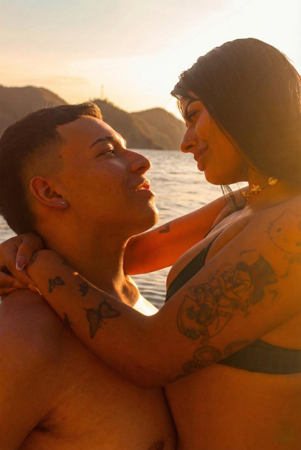 Image of cam model ZairaAndres from XloveCam