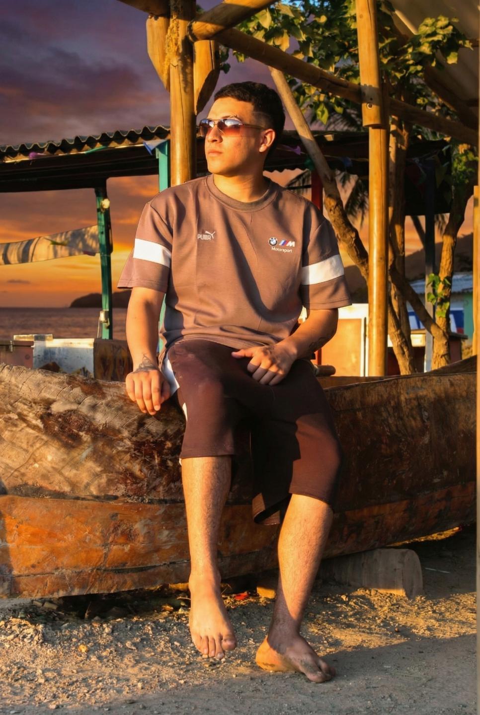 Image of cam model ZairaAndres from XloveCam