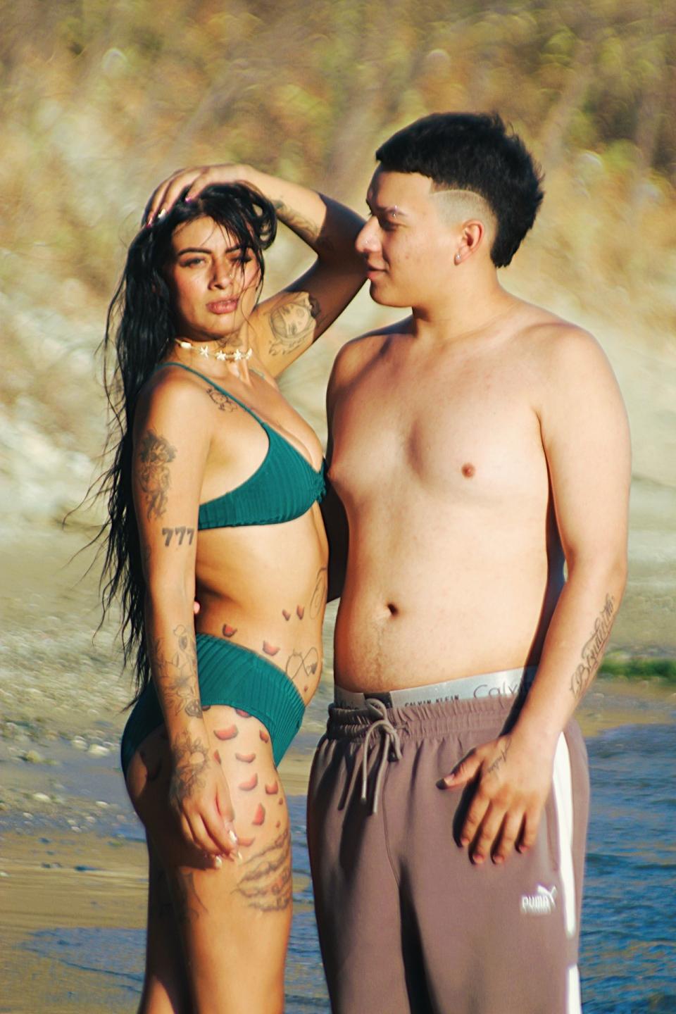 Image of cam model ZairaAndres from XloveCam