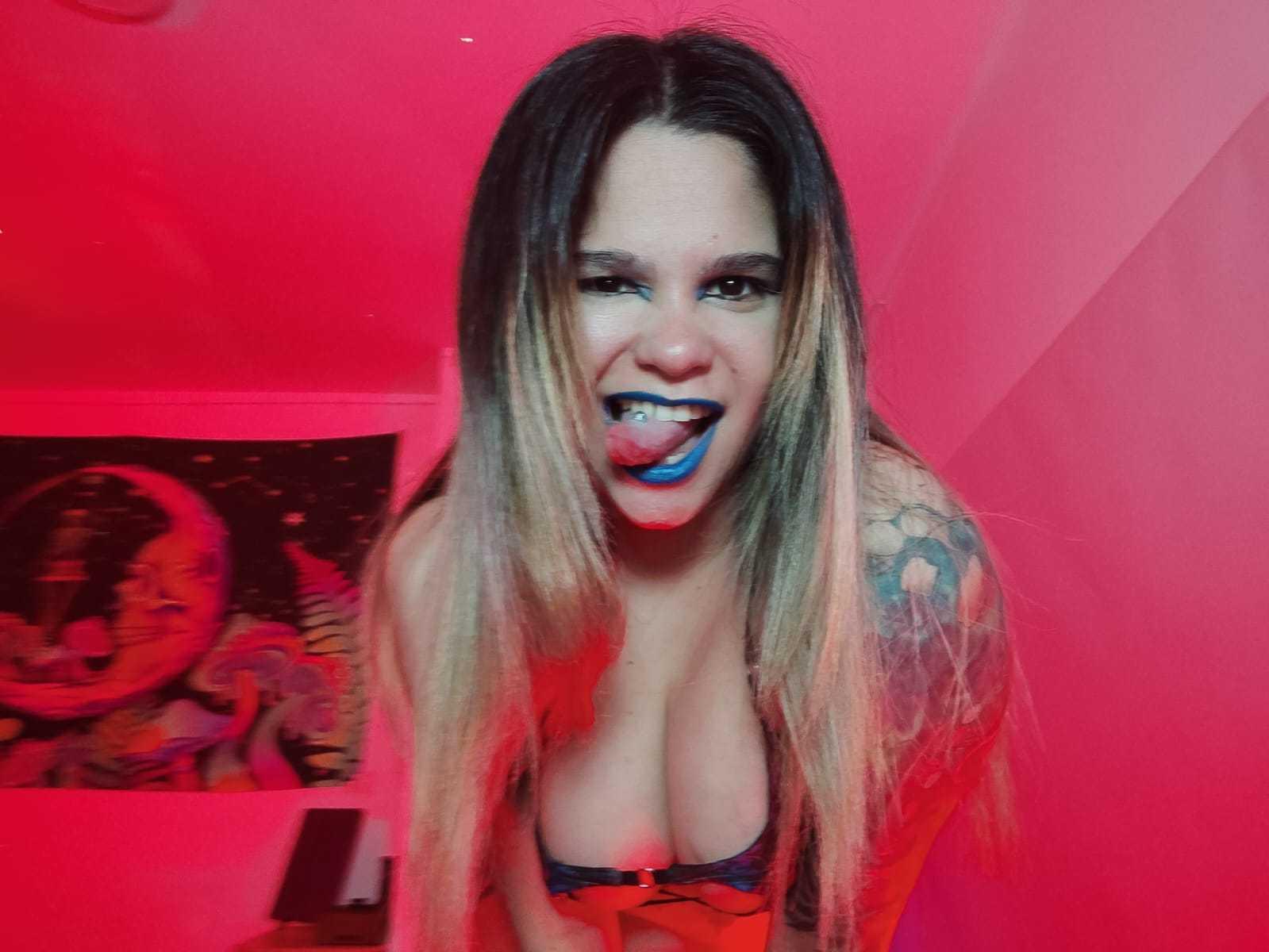 Image of cam model AshGraven from XloveCam