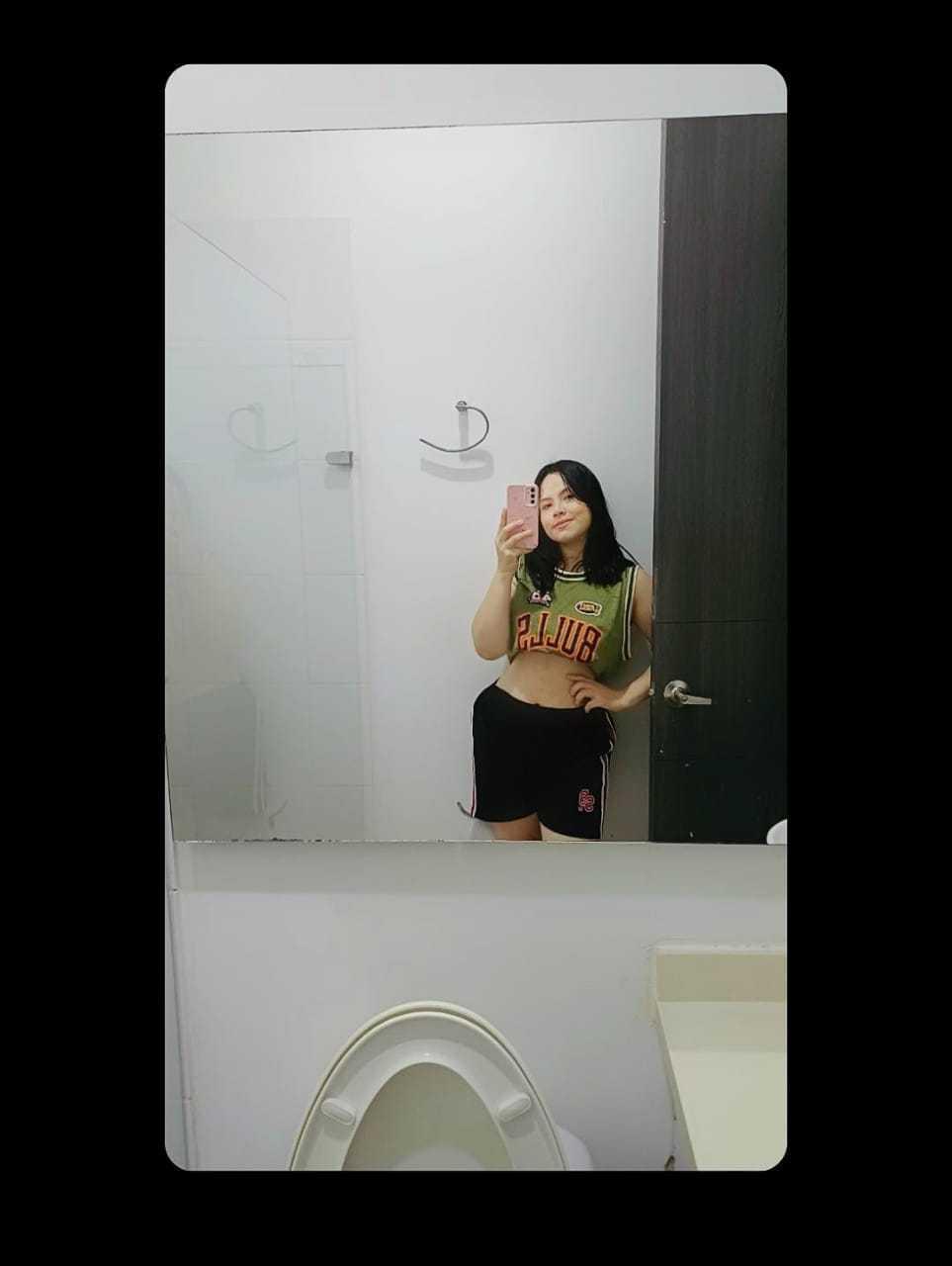 Image of cam model Allanna69 from XloveCam