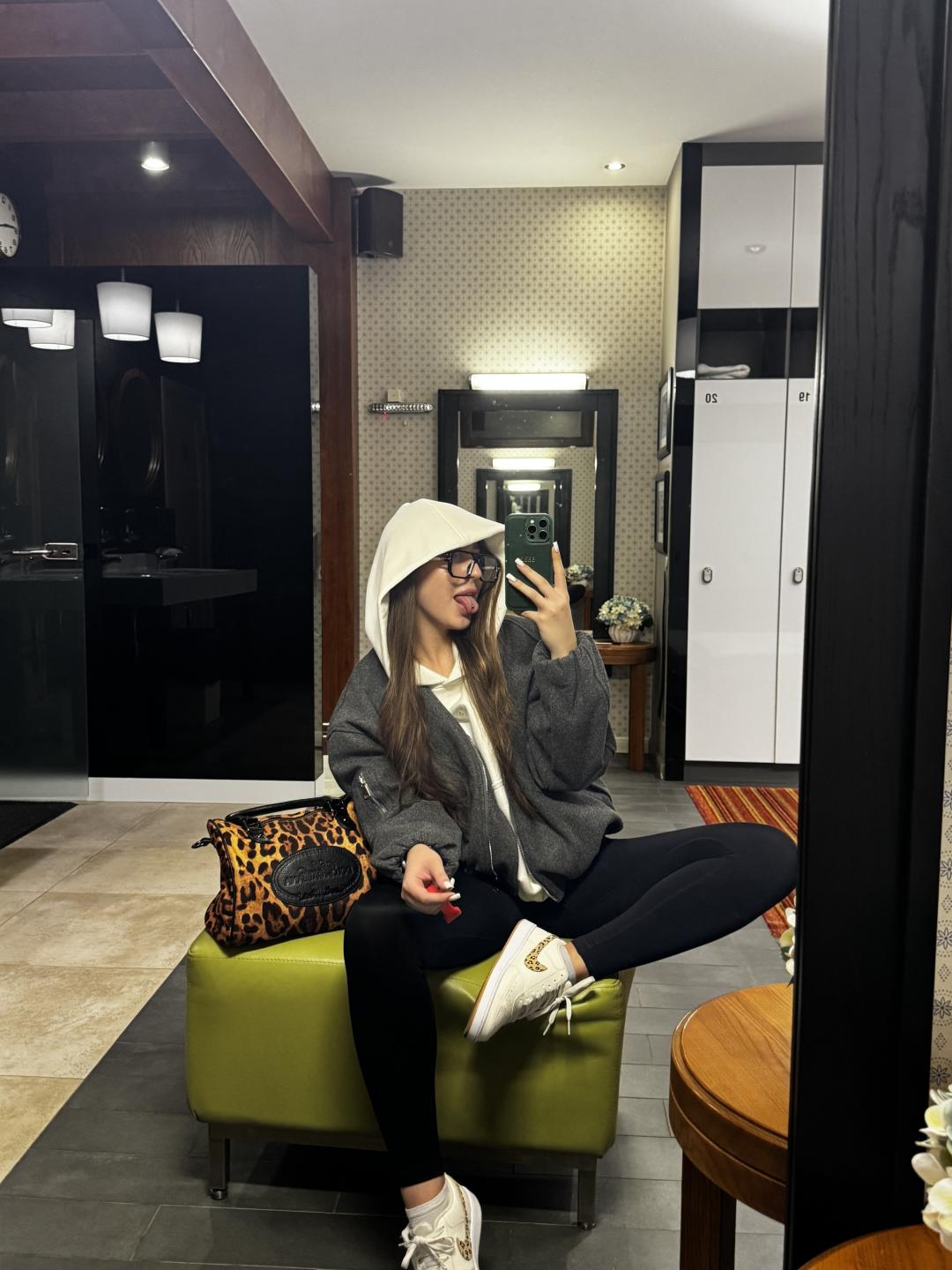 Image of cam model Kitkata from XloveCam