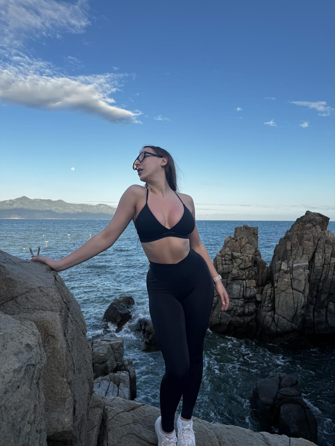 Image of cam model Kitkata from XloveCam