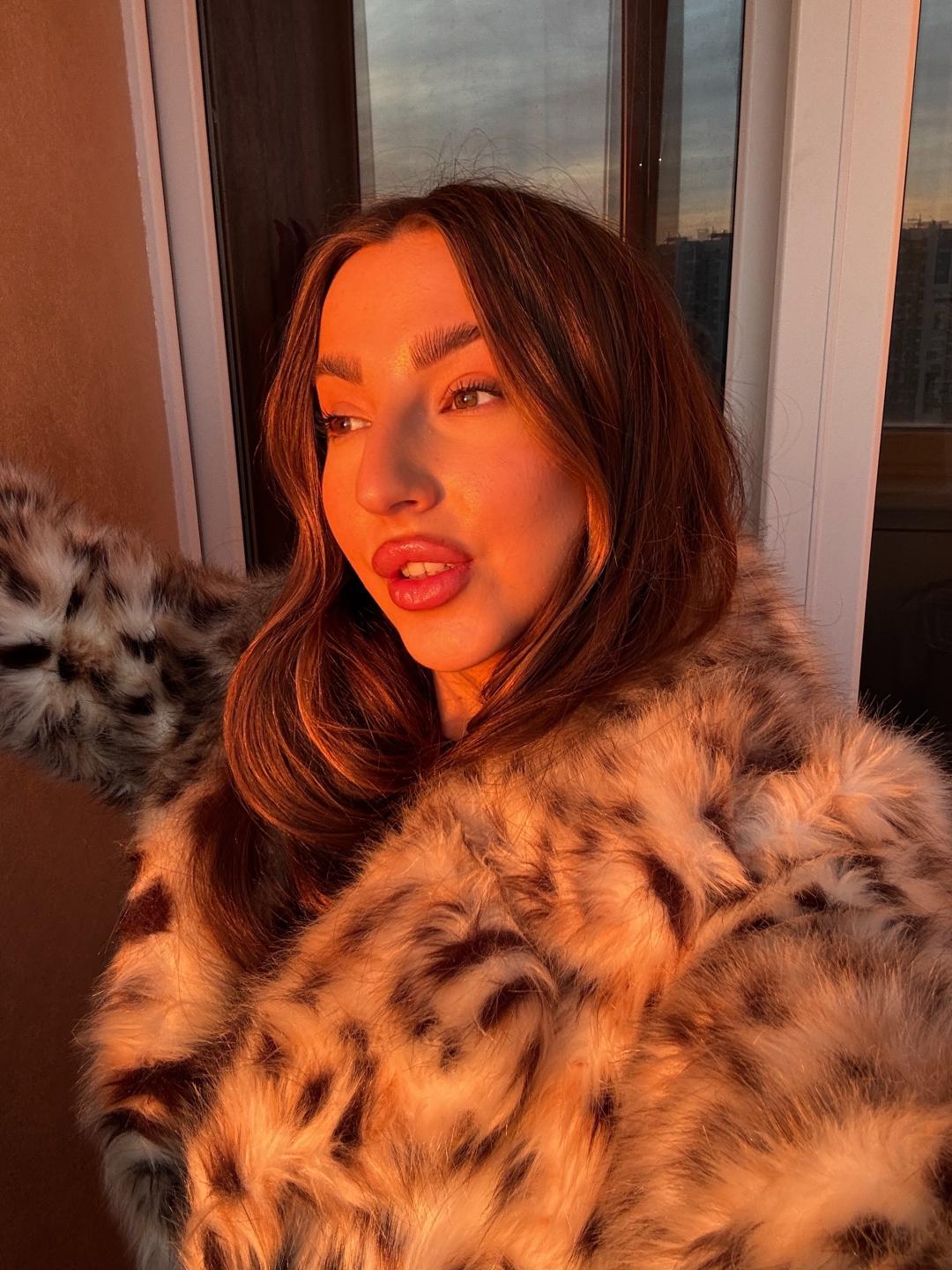 Image of cam model Kitkata from XloveCam