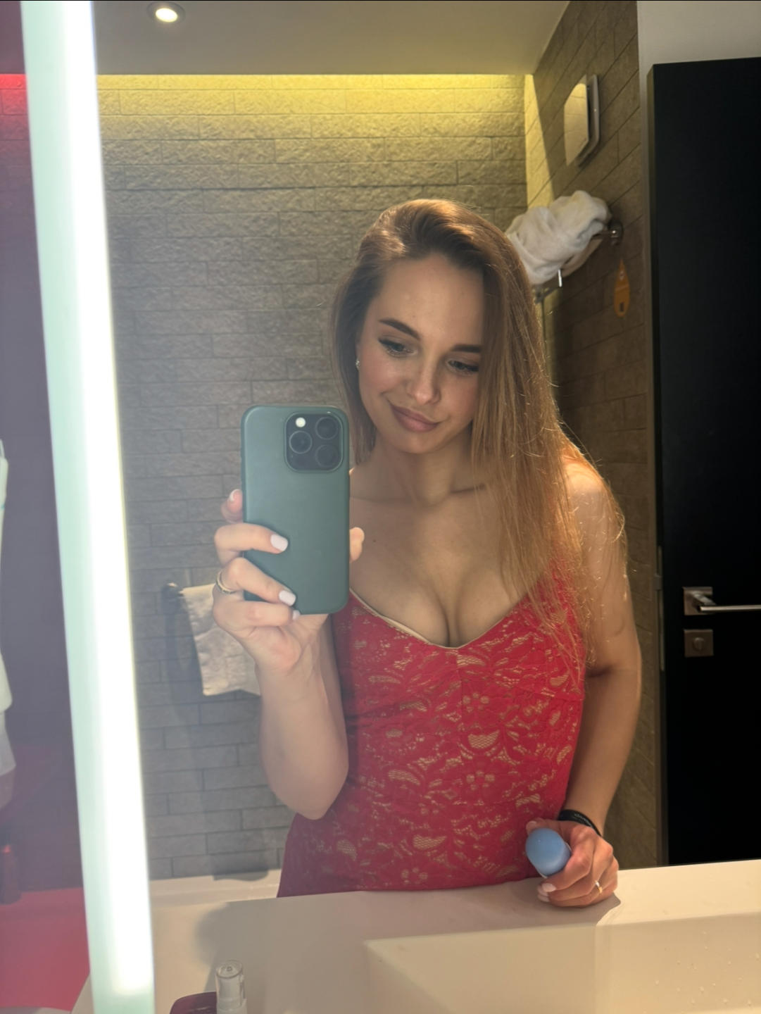 Image of cam model VanessaSolar from XloveCam