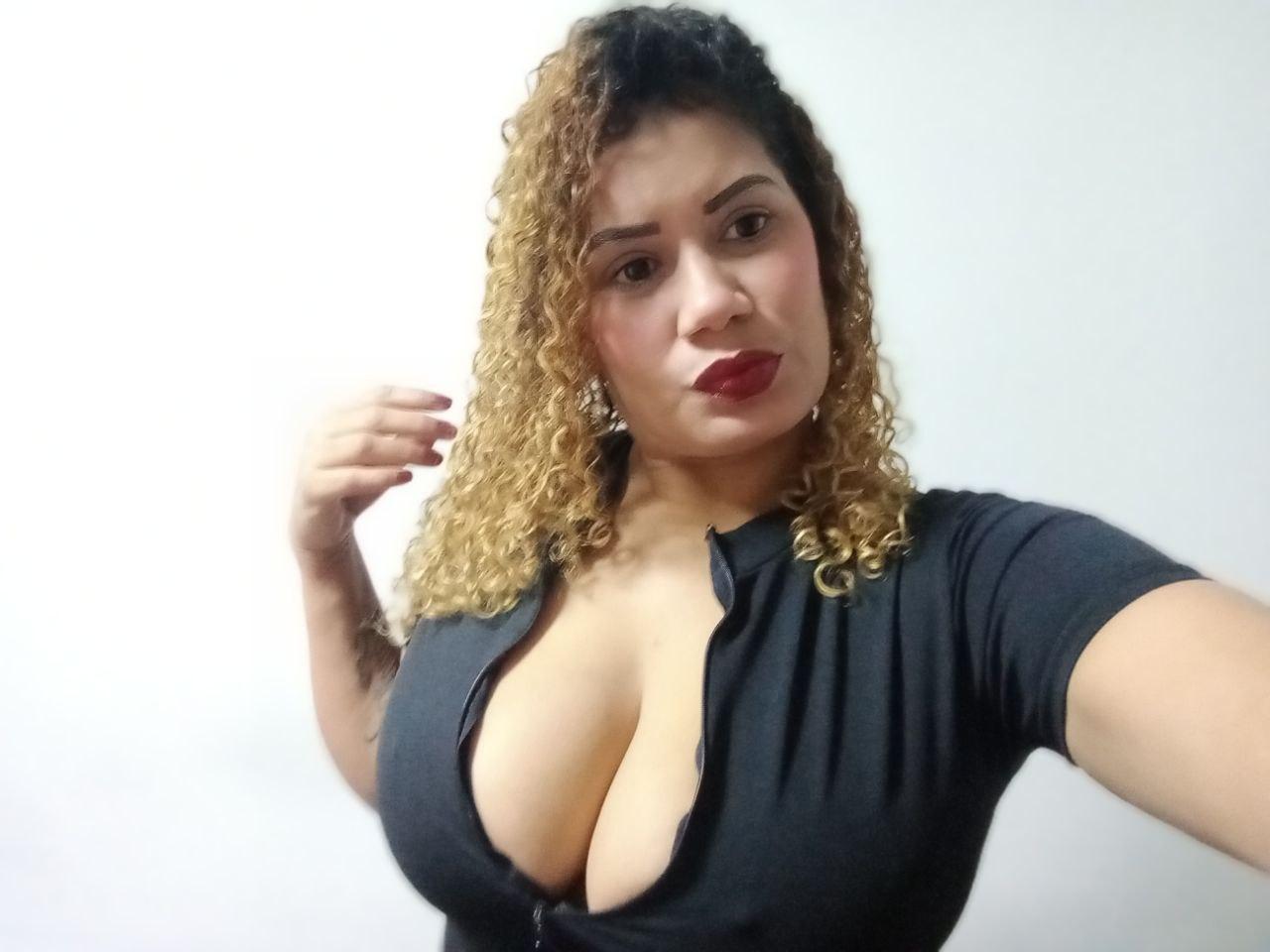 Image of cam model ZoeWeber (AntonellaStore) from XloveCam