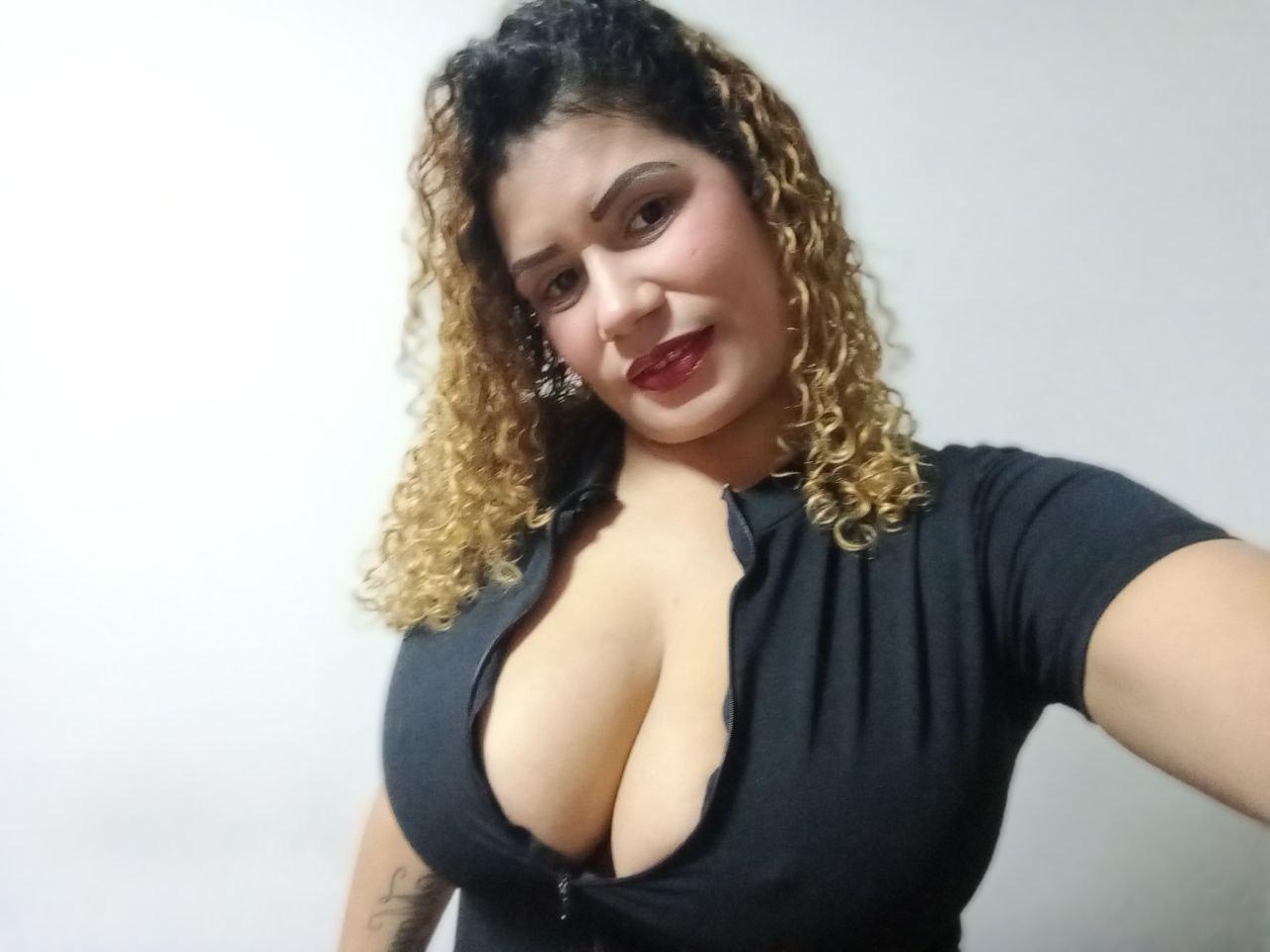 Image of cam model ZoeWeber (AntonellaStore) from XloveCam