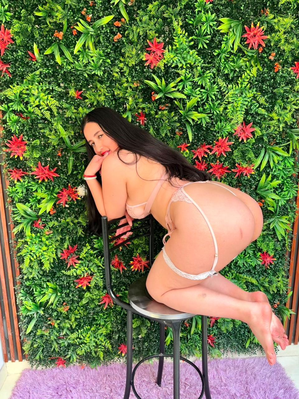 Image of cam model AmbarRossi from XloveCam