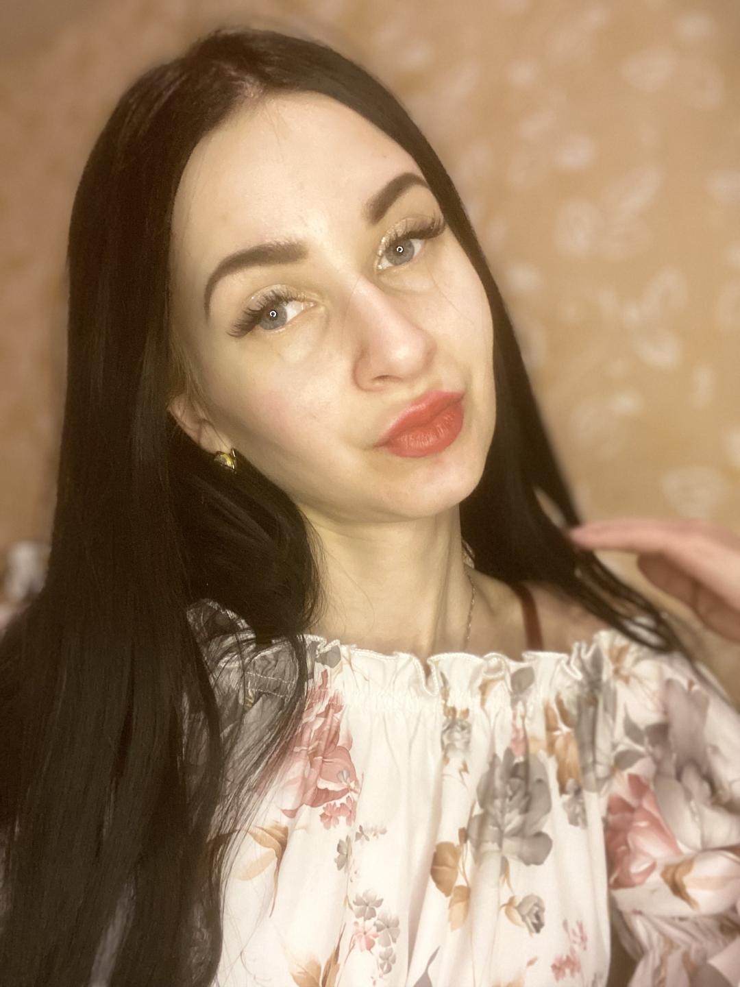 Image of cam model StarrySiren from XloveCam