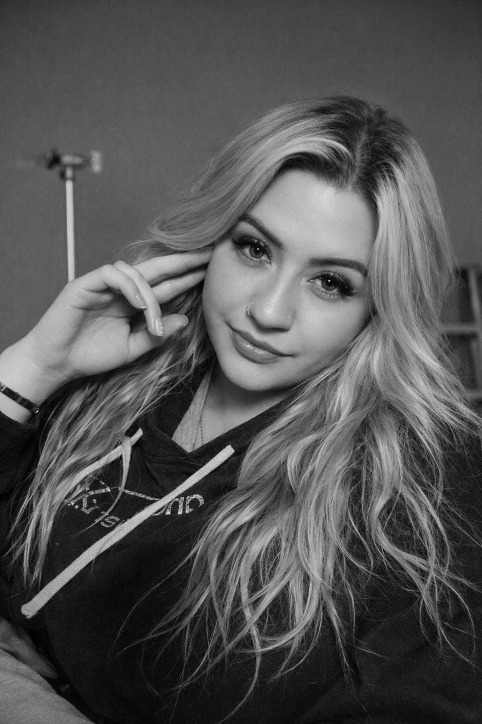 Image of cam model Arynata from XloveCam