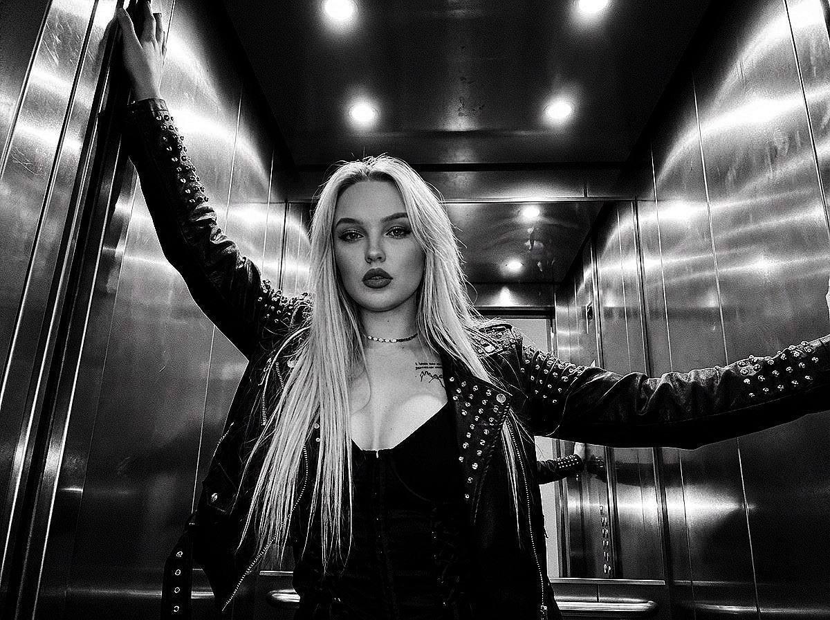 Image of cam model JaneOSweetAh from XloveCam