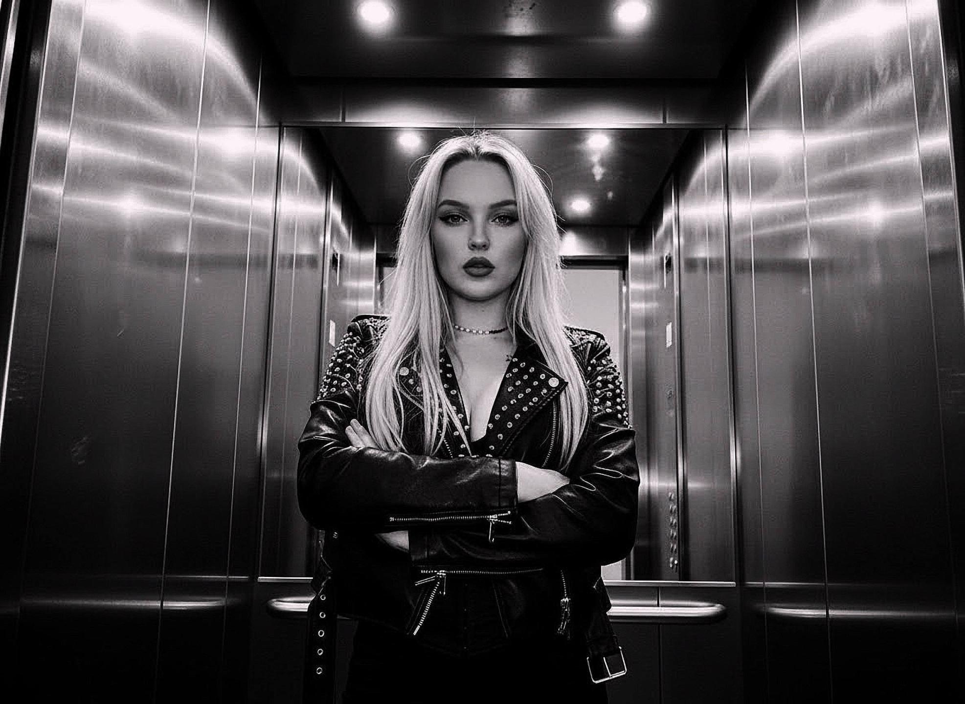 Image of cam model JaneOSweetAh from XloveCam