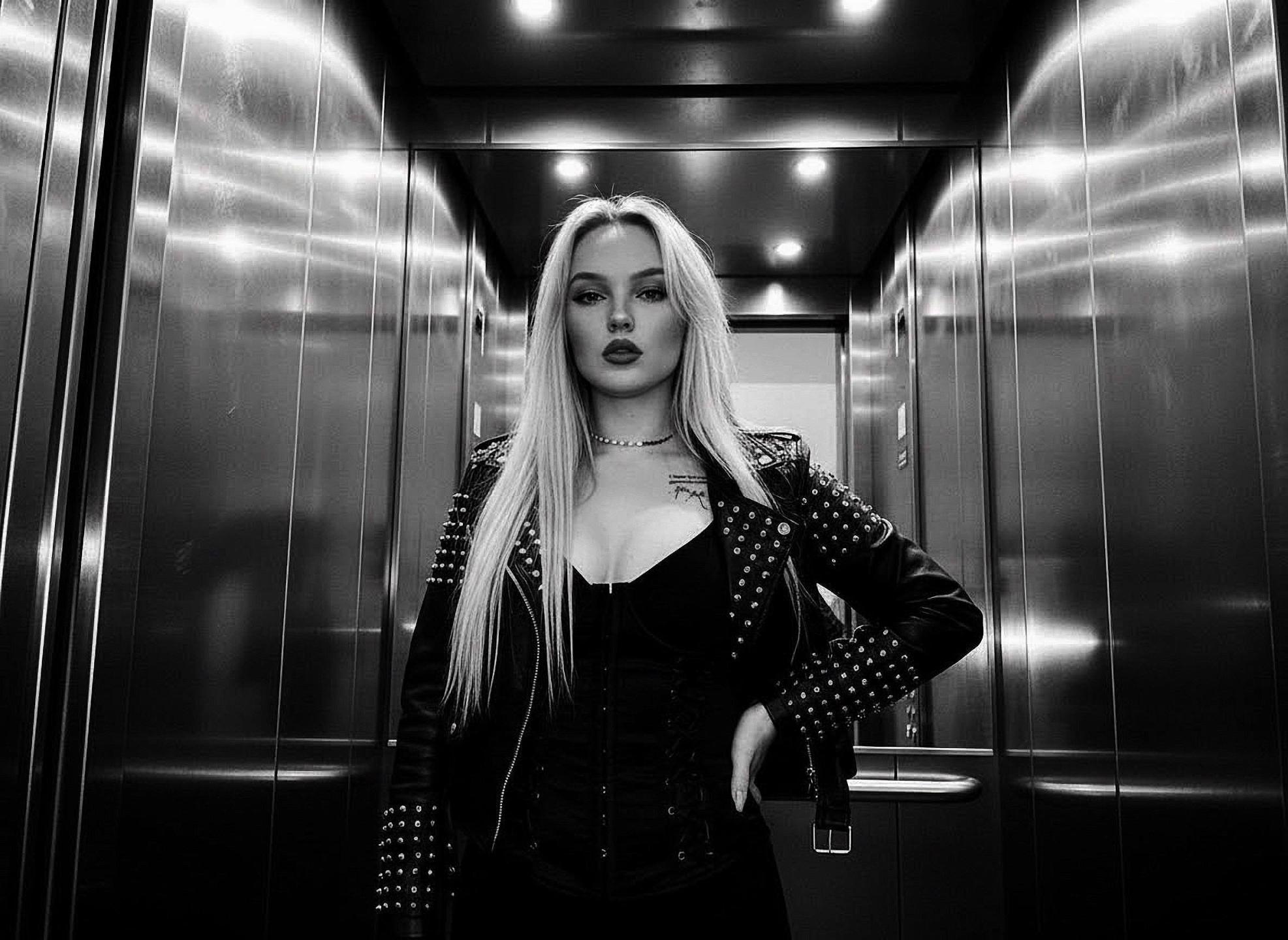 Image of cam model JaneOSweetAh from XloveCam